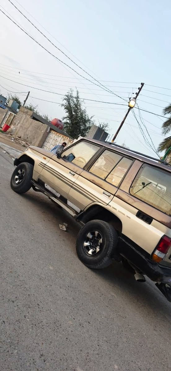 برادو
لاندكروز برادو للبيع رقم بغداد مديل ٩٦ 

محرك ٢.٥ vvt
سعر ٤٥ ورقة 
بغداد مدينة الصدر 

***********
