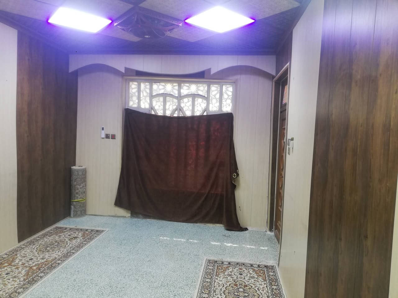 السلام عليكم بيت للبيع 100متر واجهة حي الإمام الصادق الثانية الجتة قرب مدرسة المجد خدمات كاملة الاتصال على الرقم ***********
