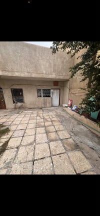 طابق ارضي • حديقة وگراج • ١٥٠م