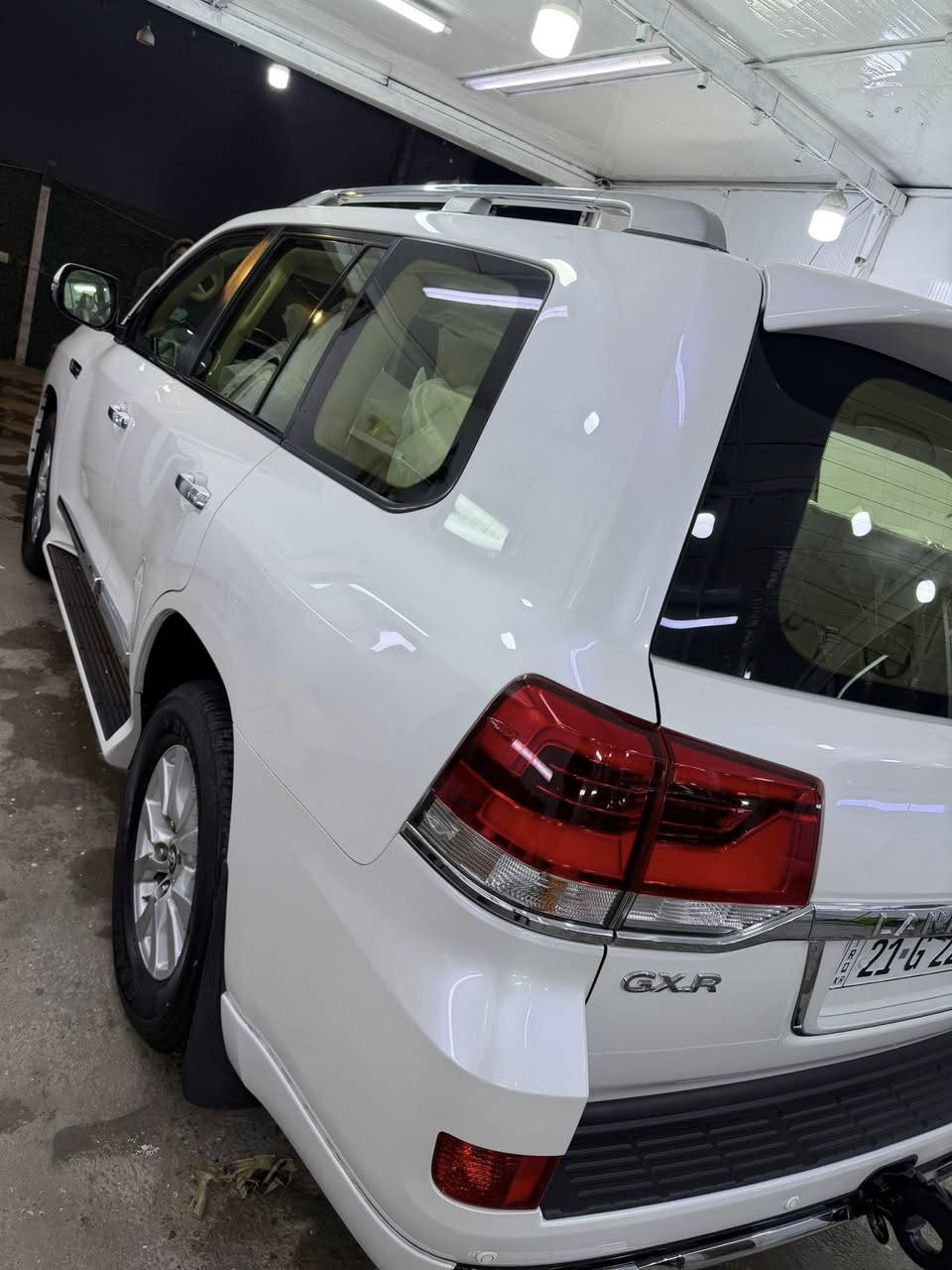 للبيع لاندكروز 2017ابريم اصل ام DVD
فول مواصفات
مري كهرباء 
حساس امام وخلفي
فتحه سقف
كراسي جلد وكهرباء
ماشيه 125
مكينه 4000. V6
رقم شمالي الجديد تحويل مباشر
السعر 450
ملاحضه السونار يقره براغي البنيد مفتوحه 
للاستفسار ***********
العنوان البياع معرض الماسه
