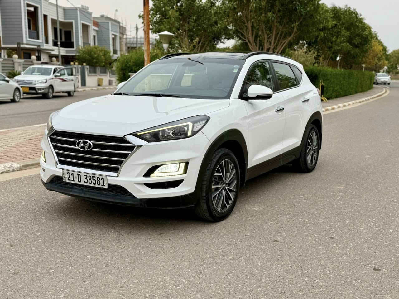 سلام عليكم 
توسان خليجي موديل 2019 
فول موصفات 
بصمه بانوراما 
كشن جلد + كهرباء 
تبريد قطعتين 
شحن لاسلكي 
كامرا + حساس امامي حساس  خلفي 
بعد بي اهواي موصفات 
ماشي 120 الف 
كير محرك بشرط 
تخم تاير صدر كله جديد 
سيارا  بدون صبغ بي بارد موجود السونار ويا المنشور 
سعر 195 بي مجال 
مكاني ديالى خانقين 
***********
