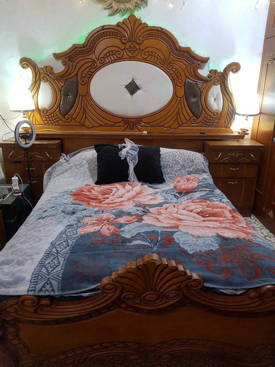 للبيع السعر ٦٠٠ قفل الي يكول اقل من ٦٠٠ لا يخابر مكان موصل الجديده للاتصال علرقم ***********
