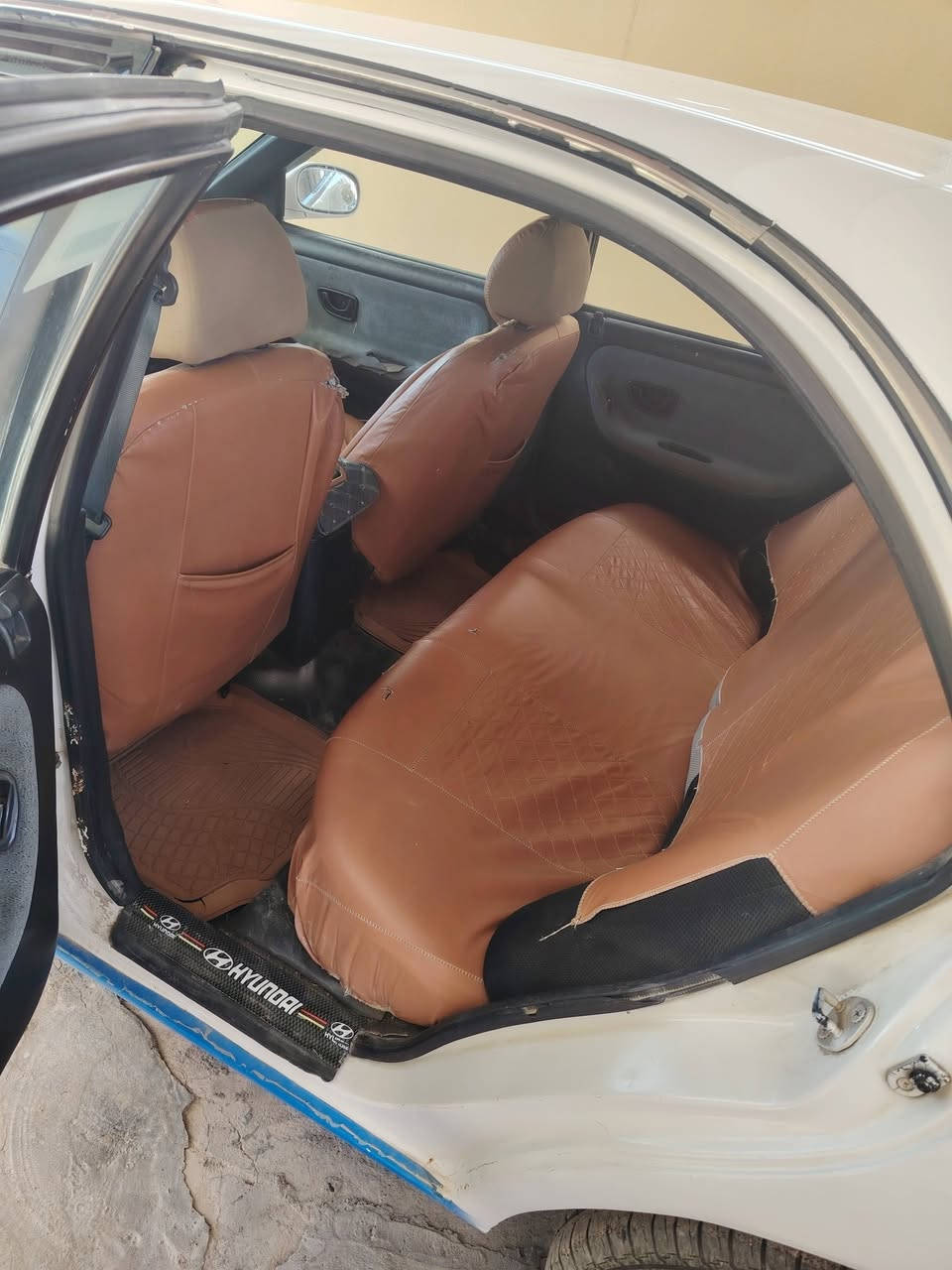 سياره سواته البيع  موديل 95نضيفه فول من محرك كير كهربايات  شاير كيجات تيرات كلهه جدد جديده من دعميه دعاميه بسمي رقم نكليزي  مكان سياره ديالى ناحيت سلام رقم ***********
