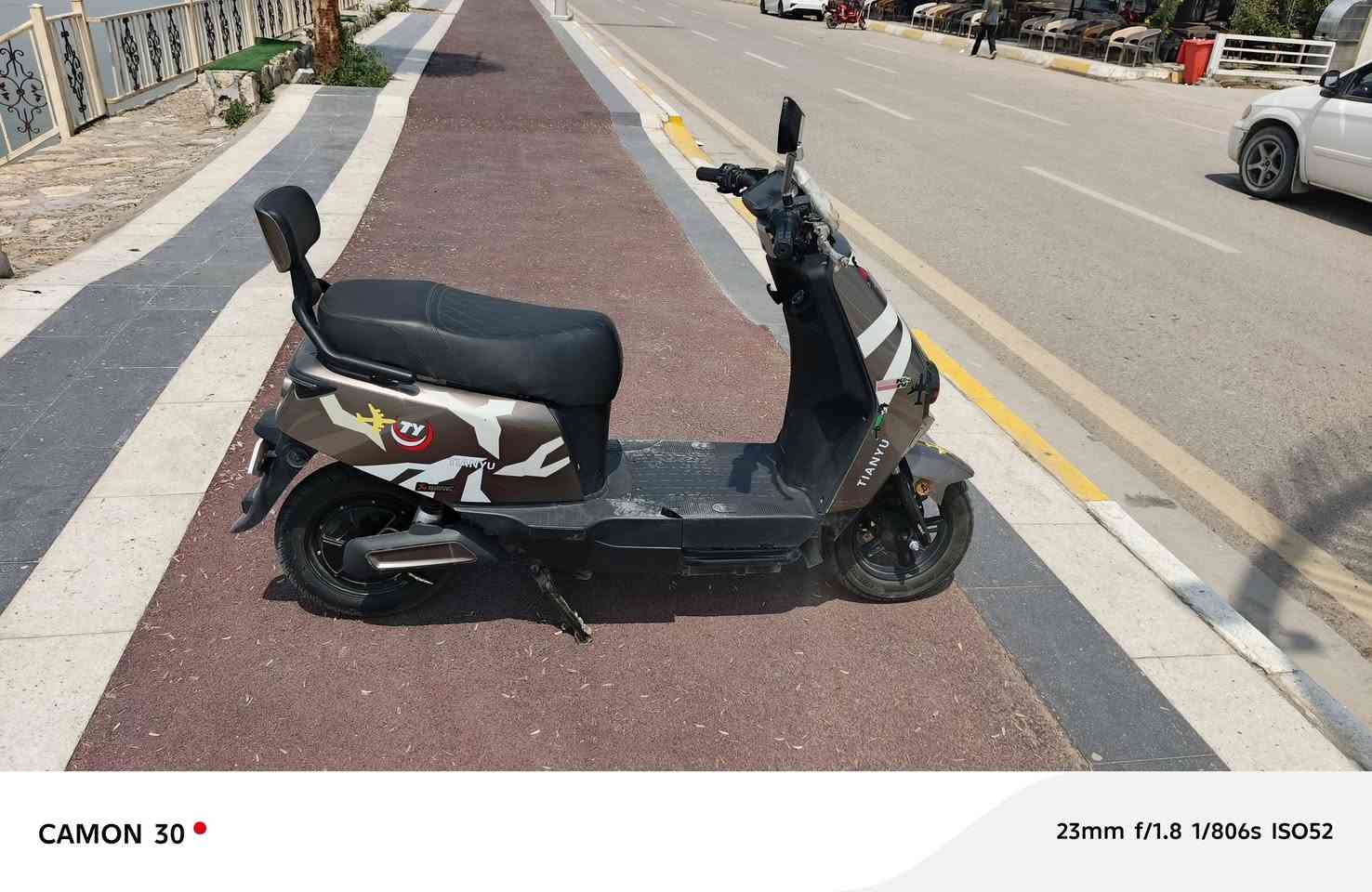 السلام عليكم دراجه شحن للبيع نوع 318ام عيون كامل مانقصها اي شي 6بطاريات لكبار بيها طخه بصفحه خفيفه دراجه خير من الله دراجه صاروخ طياره نشطه
  سعر400شراي يتصل ***********
