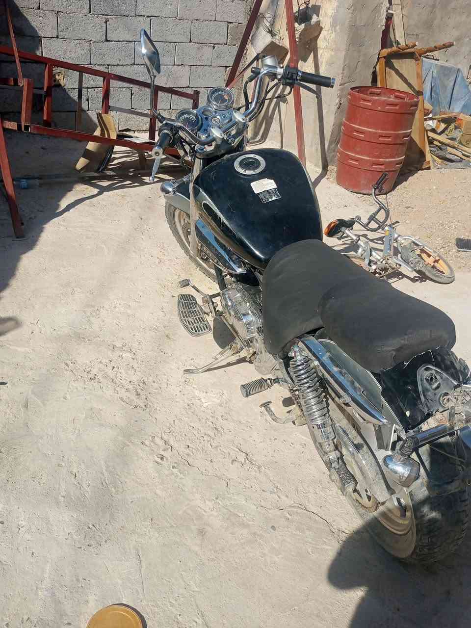هارلي سونك  حلوة بيه نوقصات قليله محركه نضيف كلشي نضيف نوقصات بك ليت خلفيات نواعم بسعر مناسب مليون وبيها مجال قليل ***********

