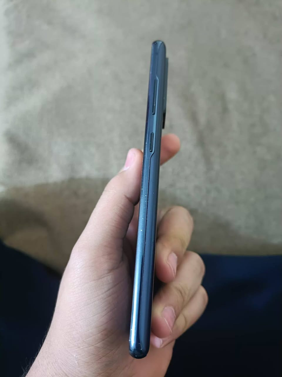 سلام عليكم جهاز Galaxy S20FE 5G ذاكرة 128 شرق اوسط  دبل سيمكارت حهاز حلو ونضيف شوفت عينك شاشه املد 90 فريم بل ببجي نضافت الجهاز 85بل100 سعر الحهاز 210 اوبي مجال حك الجيه الرقم ***********فقط وتساب مكاني بغداد العبيدي
