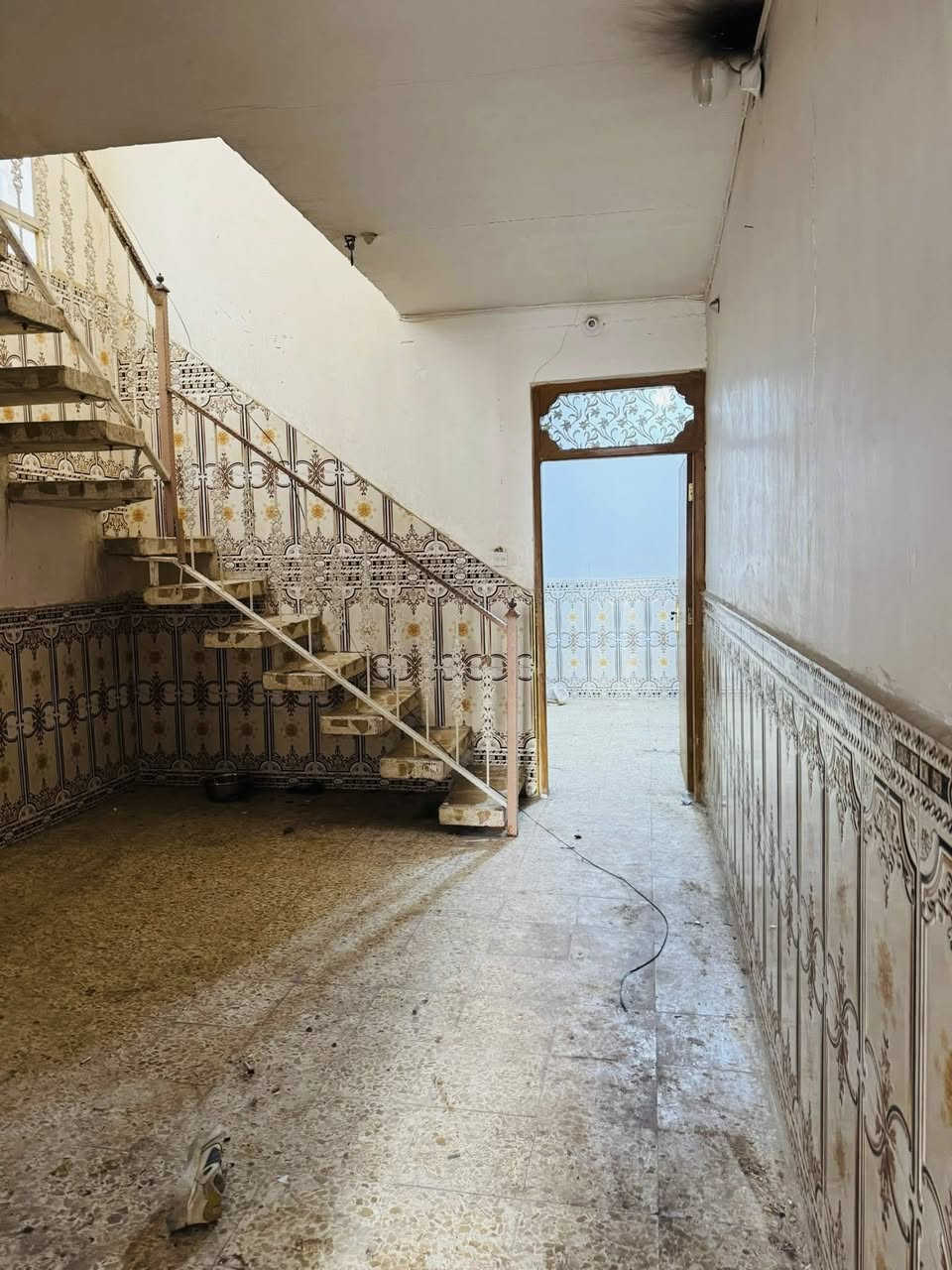 دار ايجار 100 متر طابقين حي الوفاء 3 غرف نوم وصالتين ومطبخ واستقبال للاستفسار واتساب
***********
