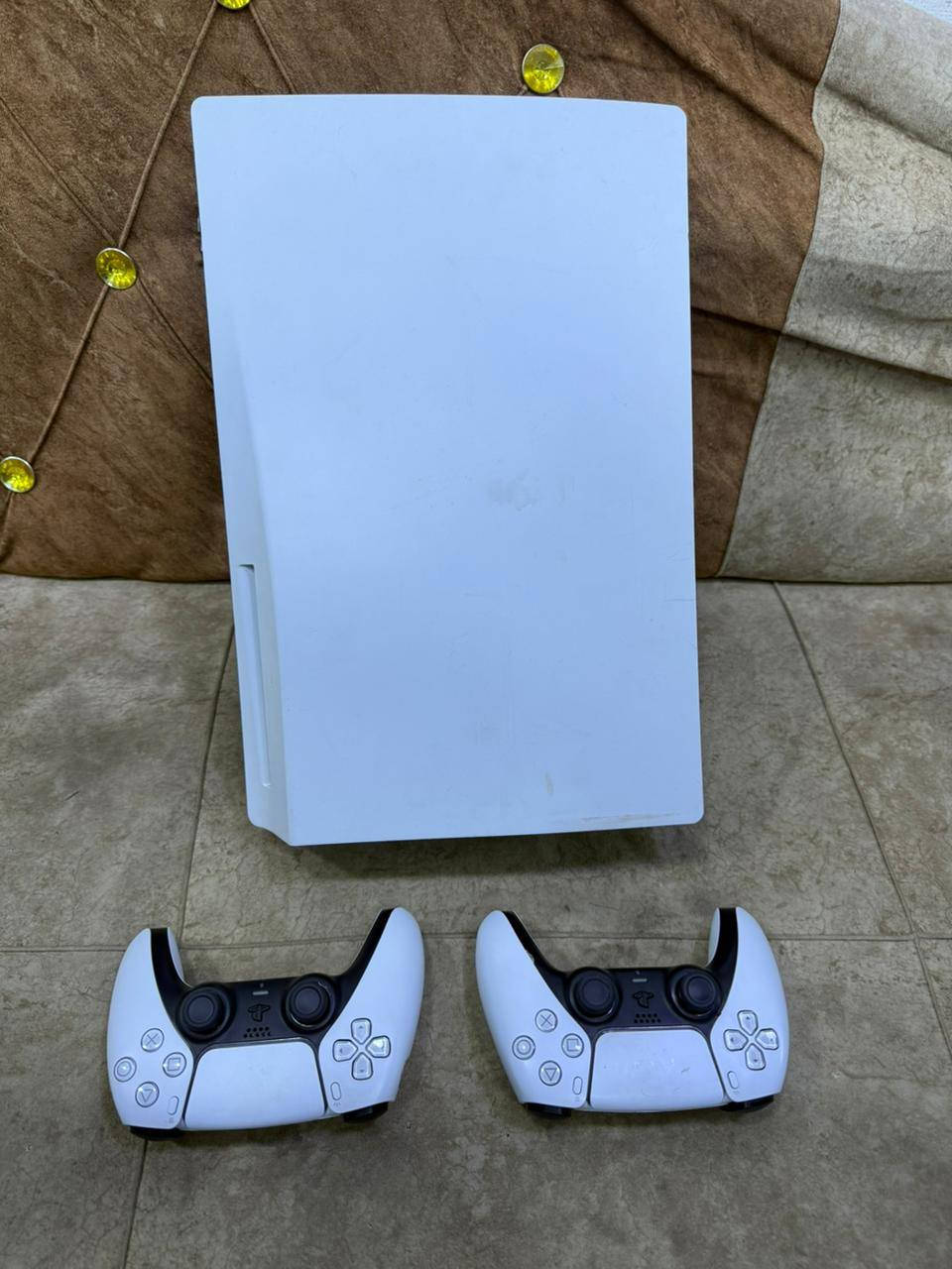 سلام عليكم شباب بلي ٥ فات للبيع ويا يدات ٢ بلي نضيف كلش مكاني ديالى اني مكلف بنشر هذا رقم صاحب بلي موجود وتساب 
***********
السعر ٦٥٠ الف
