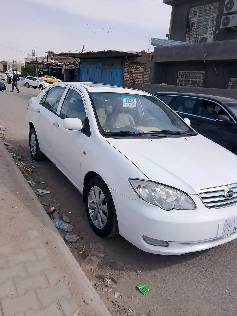 السلام عليكم سياره بي واي دي مال مزاد مال الداخليه معاملتها كامله باقي على ترقيم فقط بيها وكاله باسمي  كير  محرك كفاله سياره حلوه تبريد تدفئه خير من الله موديل 2014 العنوان بغداد *********** السعر 55  وييهه مجال بسيط ملاحظه رقمهه عالدوله ومعفيه من الكمرك
