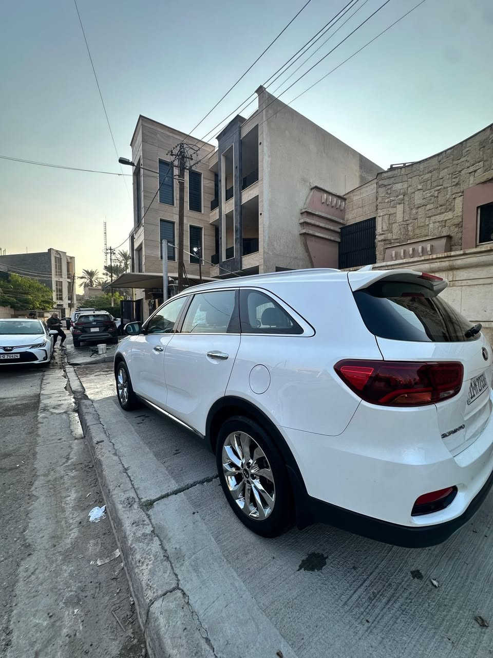 كيا سورنتو 2018
خليجي رقم بغداد 
محرك سته سلندر

بصمه 
جنطه كهرباء 
كراسي كهرباء 
شاشه وكامره واريل نفكيشن
حساسات اماميه خلفيه
سبعه راكب 

السياره ماشيه 82 الف 

مكفوله من الصبغ والبارد والتبديل

السعر 24000$

***********
