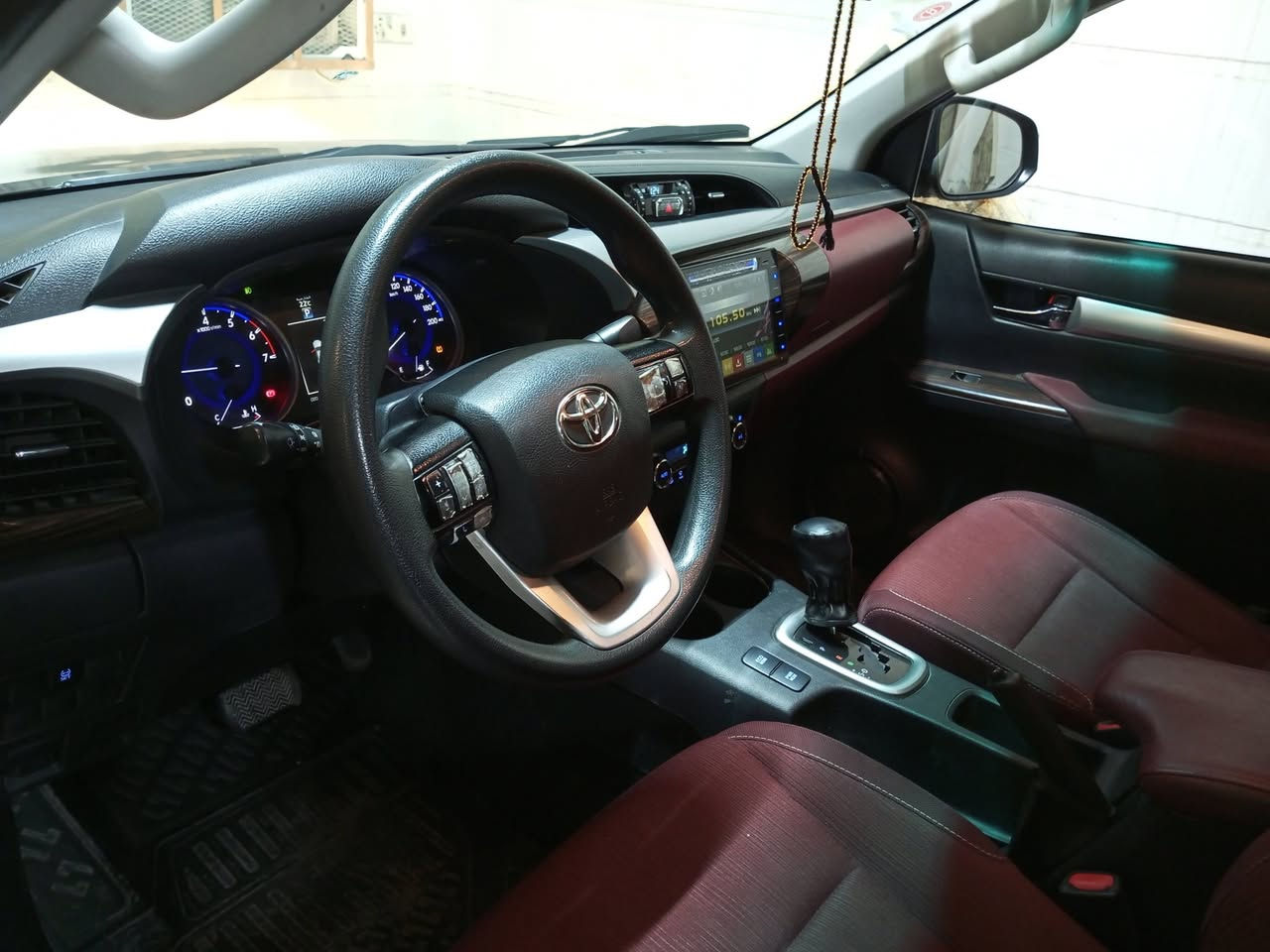 السلام عليكم هايلوكس موديل 2018 رقم مميز بغداد سوناره بالمنشور  كير اوتماتيك باسمي سياره كفاله من الصبغ والتبديل  فقط شويه بارد  باب البدي الخلفي وبيه كم رصعه بالقماره سياره ع وضع الشركه تخم تاير حداديه كير مكينه مامفتوحات مكاني بغداد العبيدي رايده ب255 وبيه مجال بسيط ***********
