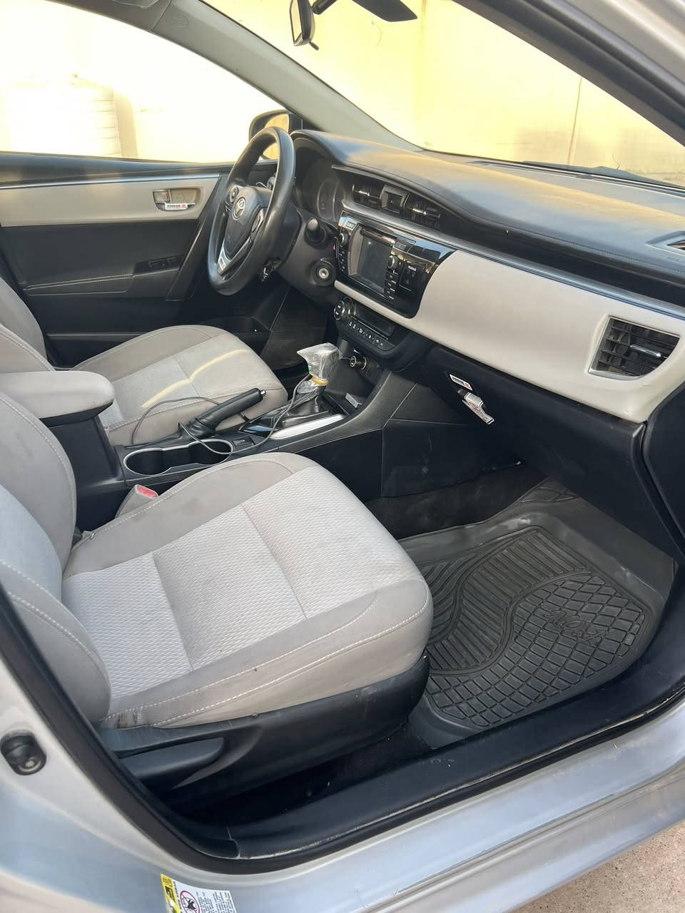 سلام عليكم 
كورلا Le 
موديل 2016 
بدون ضرر فقط صبغ بنيد 
مكينه مفتوح 
حداديه جديده 
تايرات جدد 
بدون اي نقص 
گير ومكينه بشرط 
السعر 135 وبيهه مجال 
***********
مكان السياره خانقين
