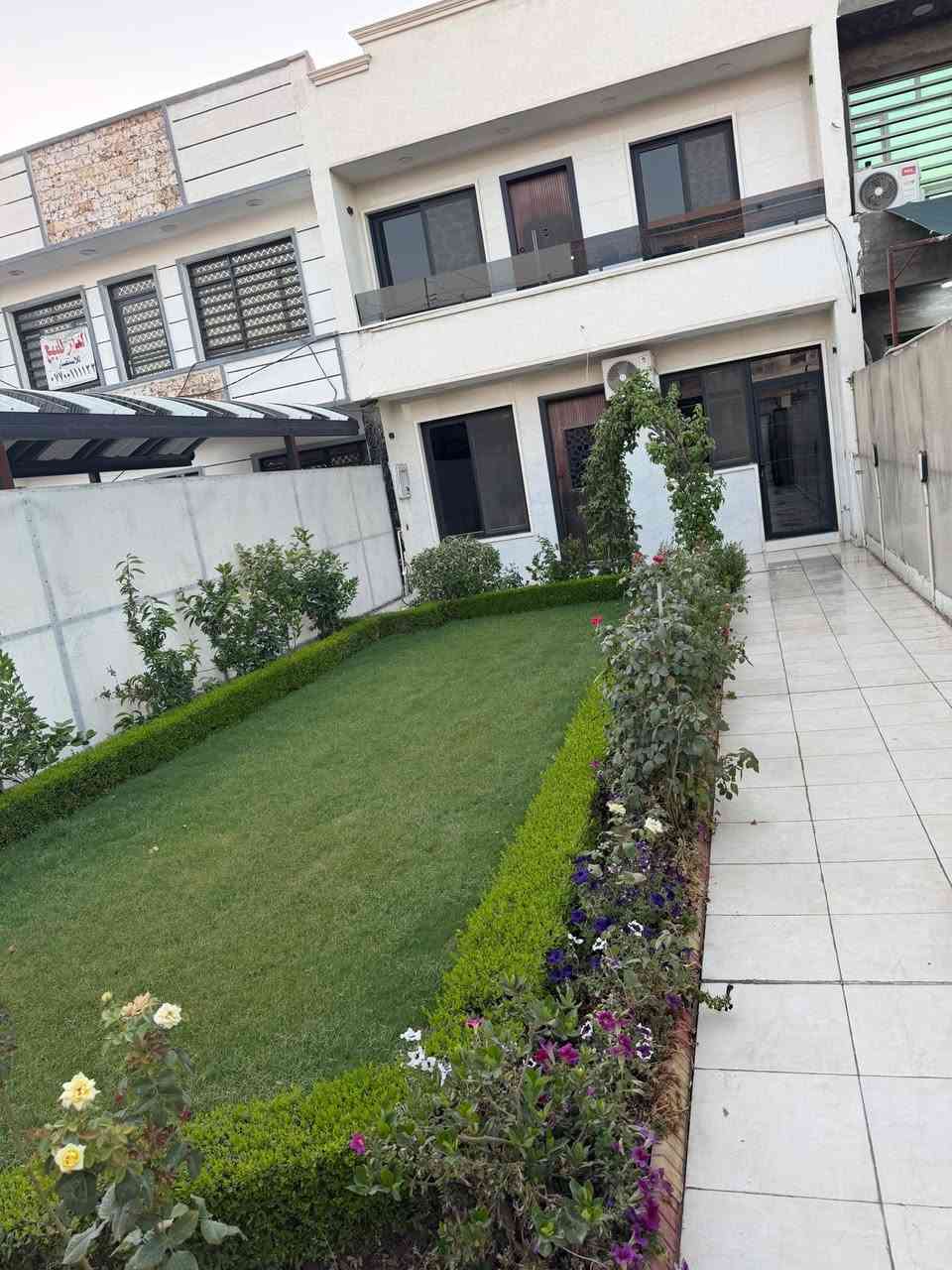 السلام عليكم
� للبيع دار من المالك مباشرة 🏠

📍 دار سكنية بمساحة 50 متر
✨ يحتوي على تشجير داخلي وخارجي يعطي منظر جميل للبيت 🌿
✨ الكاونتر تفصيل ويبقى ضمن العقار
✨ عدد 4 سبالت مشمولة ضمن البيع

فرصة مناسبة للراغبين بالسكن أو الاستثمار.

📞 للاستفسار والتواصل:
***********

(البيع من صاحب العقار مباشرة)
