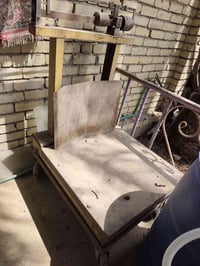 ميزان عتيك حجم ضخم مثل ما موضح بل صوره نقص بس الاوزان مالته  الاستفسار...