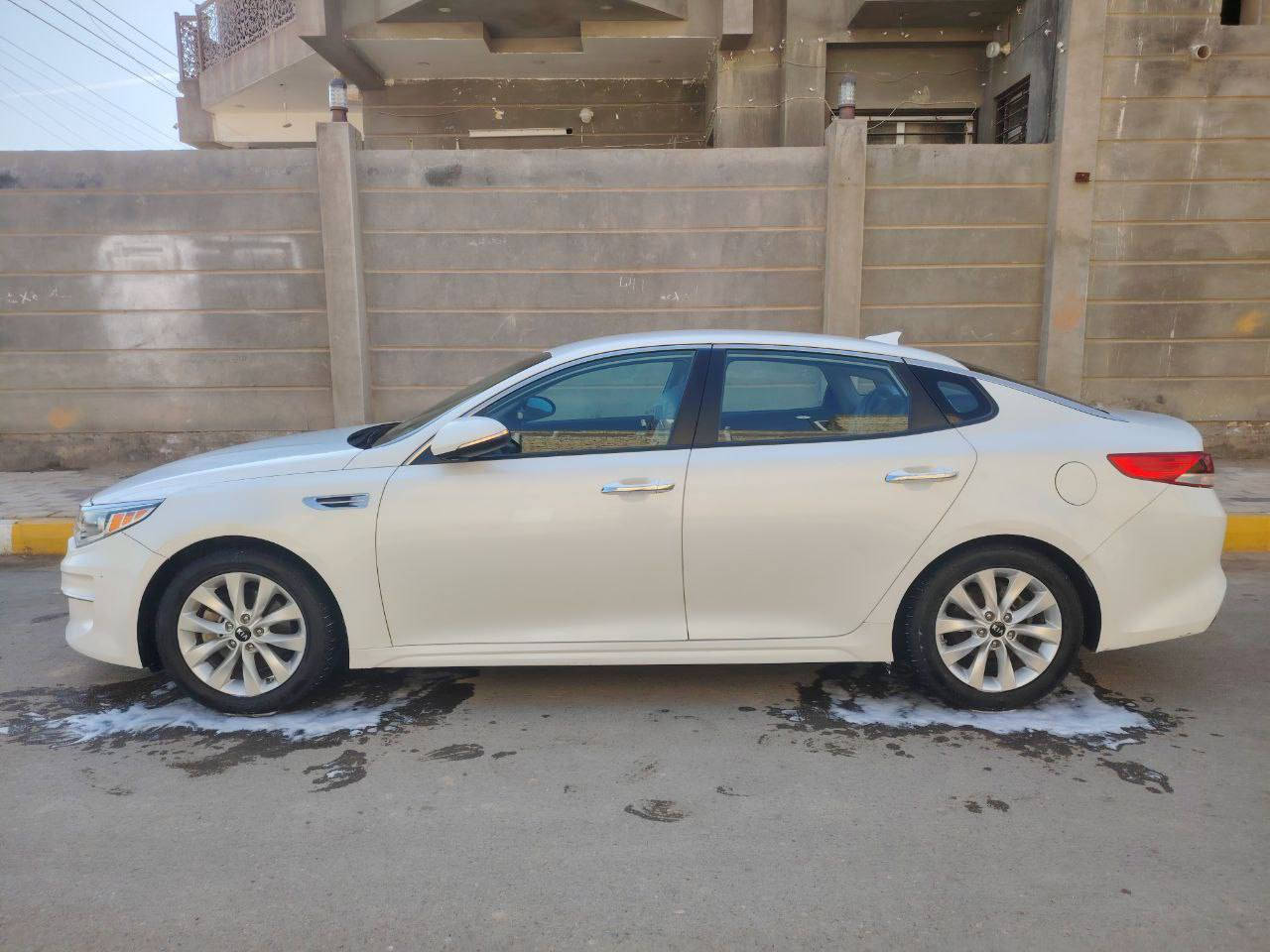 السلام عليكم ورحمة الله وبركاته 
كيا اوبتيما2017/ امريكي كلين بدون اي ضربه وتبديل فقط رش بسيط بالجاملغ الامامي بسيط جدآ والسونار بالصور /رقم ذي قار مشروع وطني لغايه 2030تحويل ثاني يوم /محرك 2400شرط مامفتوح / ماشيه 50الف حقيقي /سياره بحالة الوكاله /جاهزه من كل شي محرك حداديه تخم تاير تبريد ثلاجه /تحكم استيرن جهتين _شاشه كاميرا خلفيه_ حساسات خلفيه _اشاير بالمري _ويل كب /للاستفسار الاتصال على الرقم ***********//*********** العنوان ذي قار قضاء النصر
