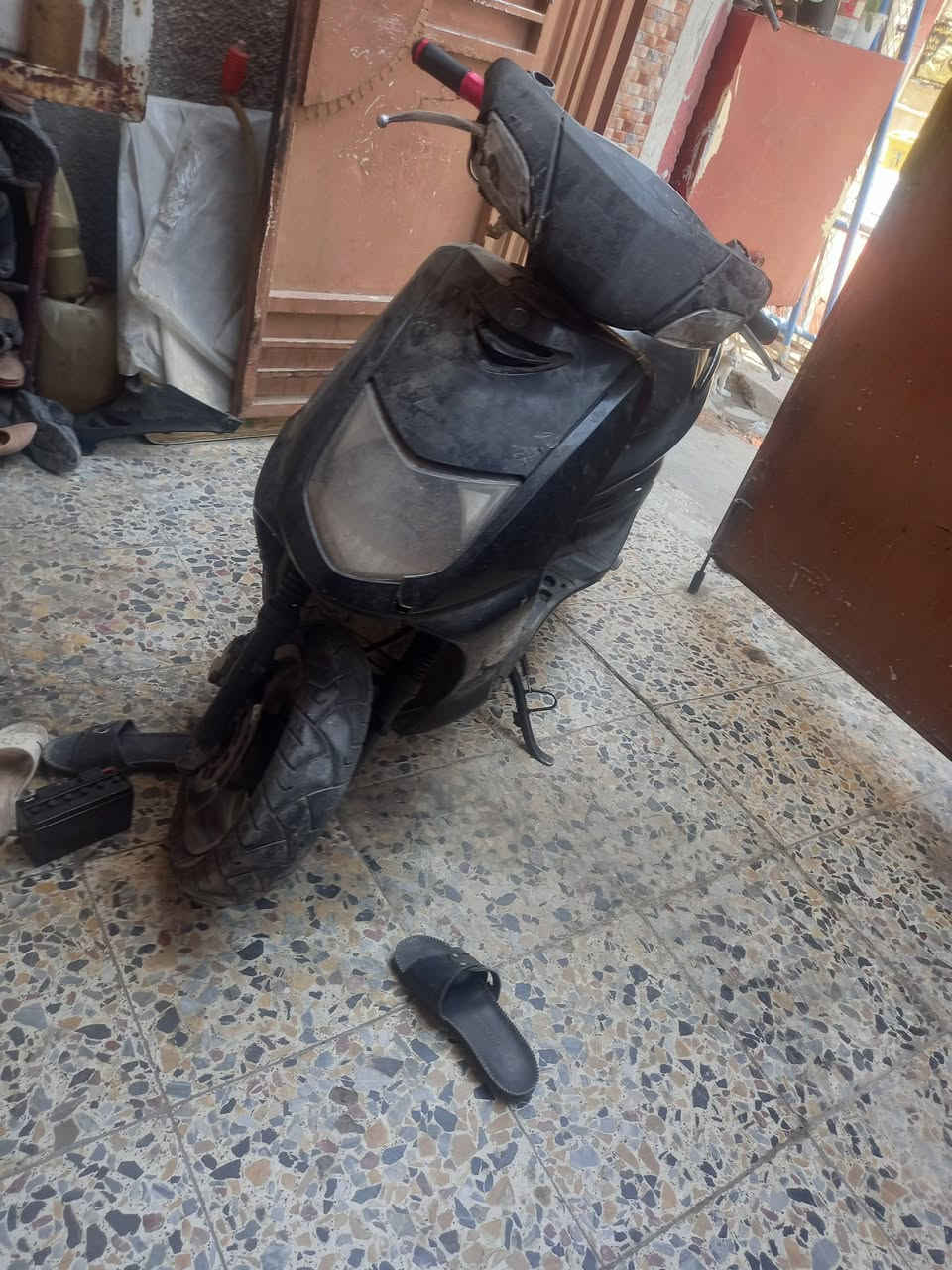 سكنس كوم حديد للبيع سكنس نثية سعر ٢٥٠ وبيها مجال زين للرغابة مكاني بغداد حرية دولعي رقم هاتف وبي واتساب ***********
