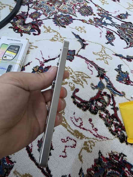 گالاکسی ئێس ٢٥ ئەڵترا
شتی زۆرر لۆک و جوانو نازدار
٥١٢ گێگاو دووسیمو ڕام دوازدە
بەس مۆبایلەکەیەو بێ ئەشیایە
یەک هەفتە بەکار هاتووە
سەداسەد خاوێنە
درعو کەڤەرو چاوی کامێرای لەگەڵە
هاندەکە ئەمریکییەو بەهەموو شەرتو زەمانێک
٨١٥ دۆلار و مەجالێکی کەم
گۆڕینەوەو گەیاندن هەیە
*********** ـــ  ڤایبەرو وەتس ئەپ
*********** ـــ السليمانية
