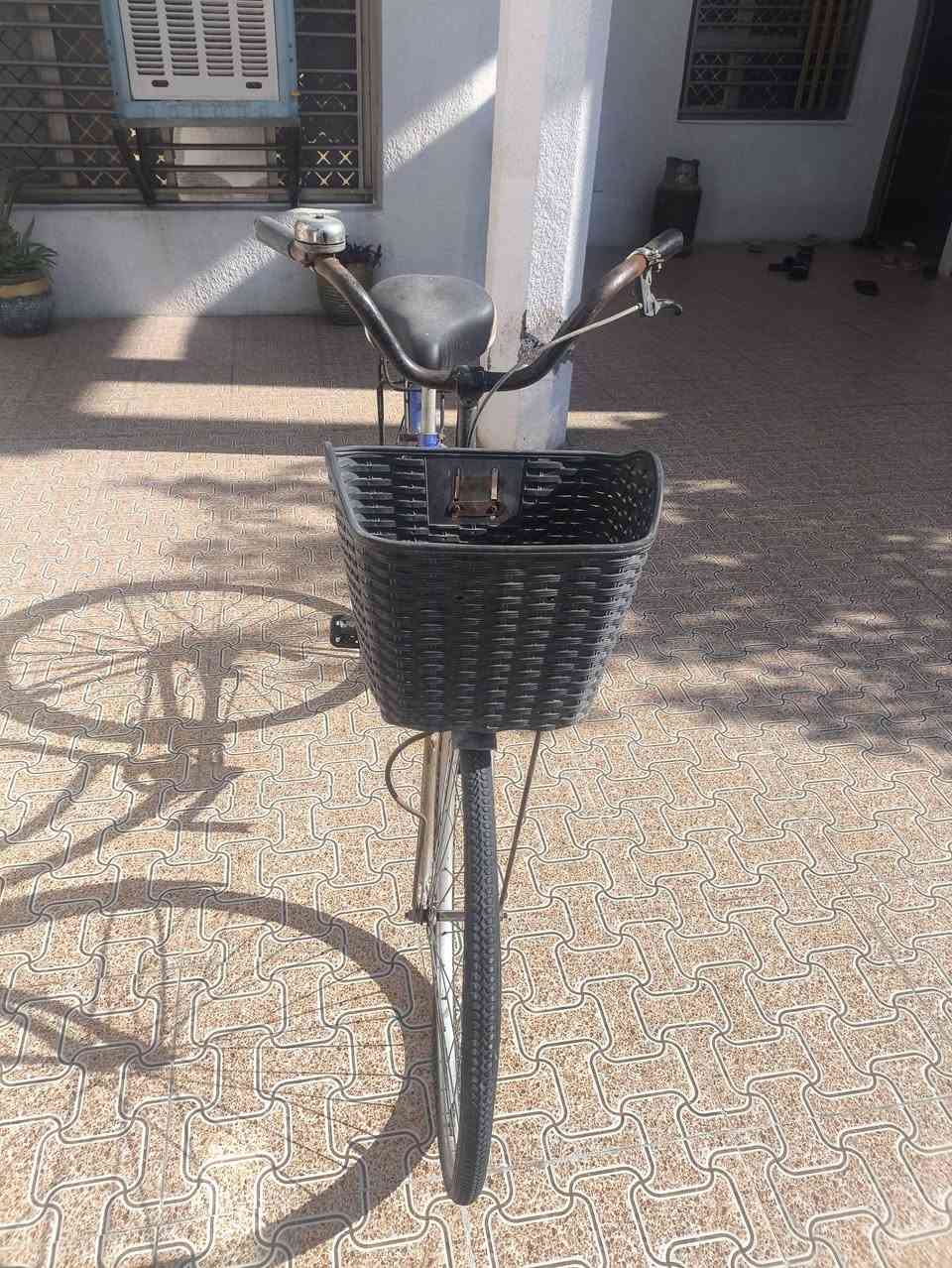 السلام عليكم بايسكل ياباني حجم 27 للبيع السعر 30, الف قفل فقط تايرات نازلة عنواني بعقوبة التحرير ***********
