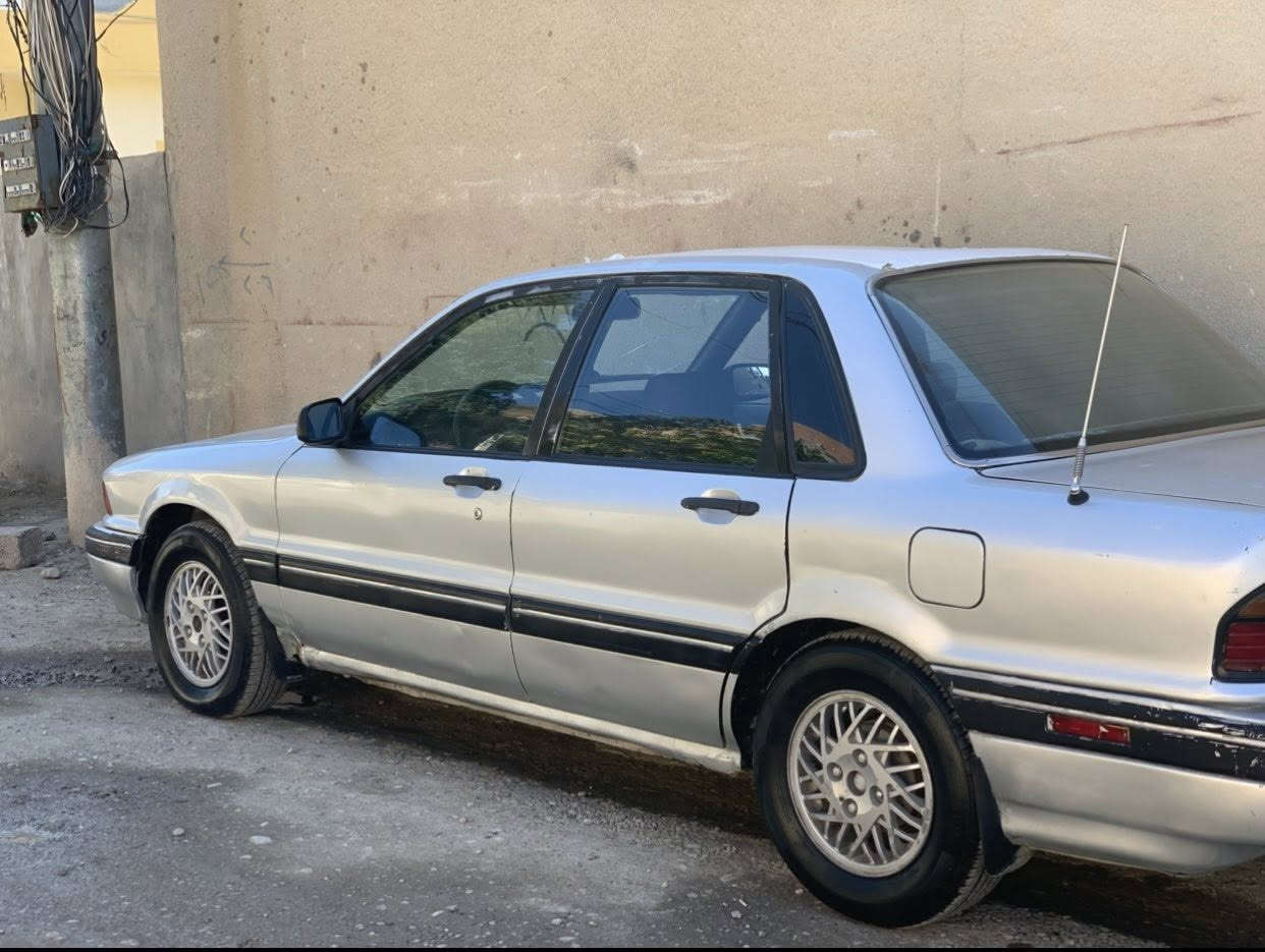 بەناوی خوا
فرۆشتن 

مسیوبۆشی گلاند ڕەنگی سلفەر 

مۆدێل ١٩٩٠

مەکینەو گێڕ سۆناتای لەسەرە لۆکە بەشەرتی فیتەر کابلێتەرە ماشا اللە بەنزین هەر ناخوات 

کارەبایاتی هەموی  مەزبوتە  لایتو  بەگلایتو گێجو  گەرمیو فلچەو  هەموی مەزبوتە  

تەجیلو  مکەبەرەی شاز 

چوار تایەی لۆکم بۆ بەستوە   سەدرو هەموی تازەیە مەسروفی تیا نیە  سولفو دینەمۆو  پاتری لۆکم بۆ بەستوە   کابلێتەری ئەوروپی دەرەجەیەکم بۆ بەستوە دەگەو سلف ئیشەکات دەعامی بۆ دەعامی هیچی پێوە نیە تەنانەت قرچیشی نیە  

سەنەوی ئەسلی خۆی لە گەڵە بەشەرتی حاسیبەو  ئەوەلیات مەزبوت   

٢٤ گڵاو تۆزێک مەعمەلە 

موشتەریت تەلەفونکە لە خزمەتتام 

شوێن کەلار 

***********
