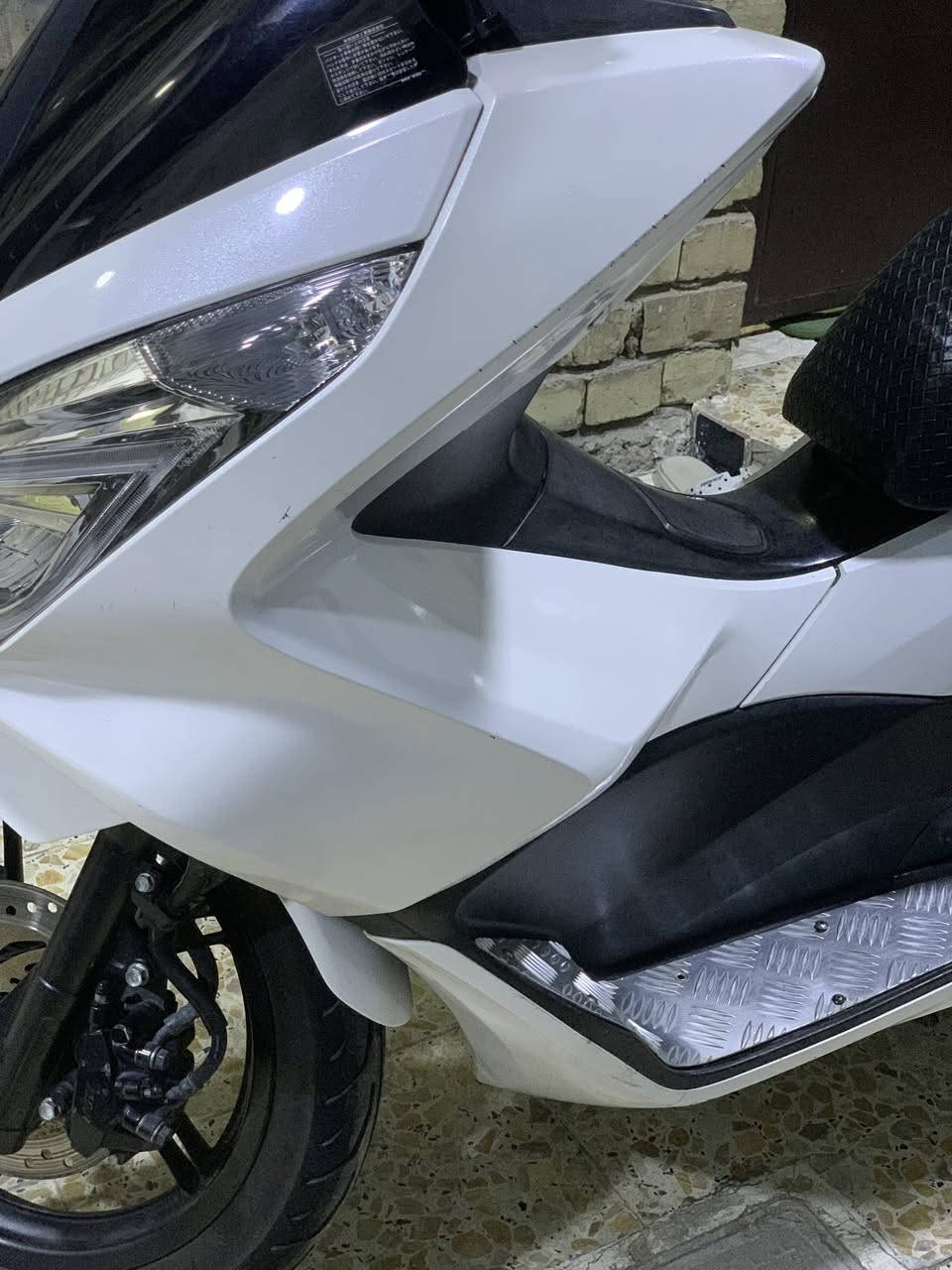 سلام عليكم جيل ثاني ياباني JF
دراجة جديده حيل صالها 3 اشهر نازله من رمبه لون ابيض شذري مكينه مكفوله برغي ما مفتوح بيها شلعه معدل تخبل كفرات بلادي ولا قطعه تجاري ماشيه 37 الف حتى تاير بعدهن بخطهن حساس ستان حساس زدحام جهاز نذار سرقة مري اصلي و تجوه بلاديه العده صباين مالتها ما بيها نقص جاهزه  بانزين محسن دهن مؤتل دراجة مال جناي أورقها كامله السعر 16 بيها مجال بسيط شراي يتصل *********** 
ملاحظه فقط بيها فطرين موضحات بل صور صغار ما مبينات للمصداقيه ذكرتهن
