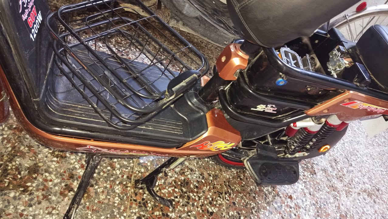 السلام عليكم ورحمه الله وبركاته اخواني الاعزاء  دراجه شحن للبيع نضيف 6باتري جدد  هاي كدامكم الصور اني ماخذها 600  ابيع 
500تعال افحص وخذ مكاني بغداد الكريعات سبع بكار 
اتصل على الرقم ***********
