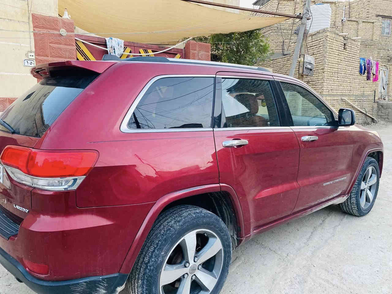 السلام عليكم 
جيب لاريدو 15 معلاية 22 
محرك3600
فتحة بالقمارة
كشنات  جلد قرميدي
تخم تاير جديد
سنوية بأسمي
شاشة جبيرة
السعر 195$ وبيه مجال بسيط
مكاني ناصرية
***********
