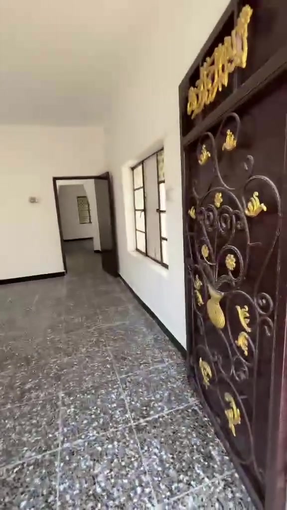 🏡 للبيع بيت سكني في أبو دشير – محلة 856
📍 الموقع: قرب المستوصف الصحي (الصمود)

🔹 مساحة البيت: 100 متر مربع
🔹 طابق واحد
🔹 الواجهة 5 متر × النزال 20 متر

مكونات البيت:
✔️ طرمة
✔️ صالة
✔️ مطبخ
✔️ غرفة نوم كبيرة
✔️ حمام داخلي مع منور
✔️ تواليت ومغسلة خارجية
✔️ سطح

✨ مميزات البيت:

* البيت فارغ وجاهز للسكن
* كاشي جديد
* سيراميك جديد
* صبغ جديد
* جميع الإنهاءات حديثة ولم تُستعمل

📞 للاستفسار والمعاينة:
🏡 للبيع بيت سكني في أبو دشير – محلة 856

📍 الموقع: قرب المستوصف الصحي (الصمود)

🔹 مساحة البيت: 100 متر مربع
🔹 طابق واحد
🔹 الواجهة 5 متر × النزال 20 متر

مكونات البيت:
✔️ طرمة
✔️ صالة
✔️ مطبخ
✔️ غرفة نوم كبيرة
✔️ حمام داخلي مع منور
✔️ تواليت ومغسلة خارجية
✔️ سطح

✨ مميزات البيت:

* البيت فارغ وجاهز للسكن
* كاشي جديد
* سيراميك جديد
* صبغ جديد
* جميع الإنهاءات حديثة ولم تُستعمل

📞 للاستفسار والمعاينة:
***********

