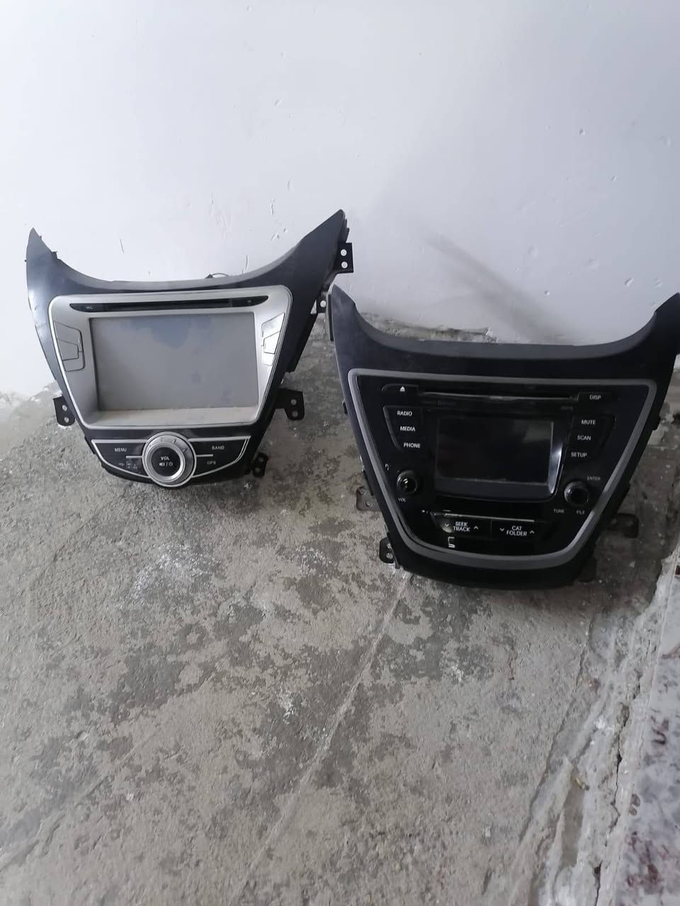 السلام عليكم غراض النترا للبيع كونترول كير مال حاوية من موديل 2014_2016شرط الشغل السعر 50الف  او كامرة خلفية ب 20الف او
مازدات زوج اب 50 الف
مسجل النترا 2011_2012 اب 25الف  او مسجل النترا 2014_2016 اب 45الف للاتصال ***********
