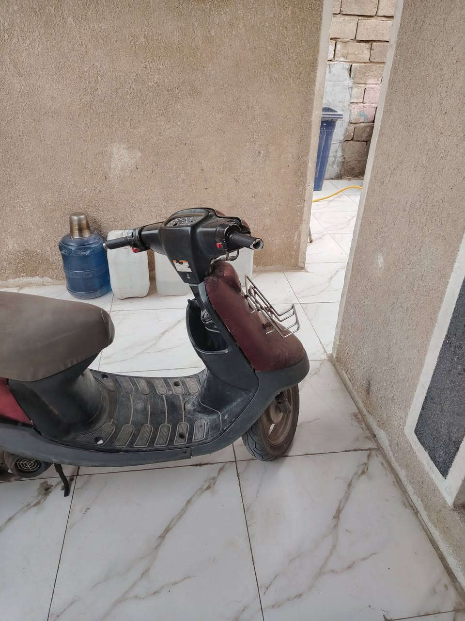 دراجه للبيع شرط مامفتوح المحرك مالتها 300  ***********
