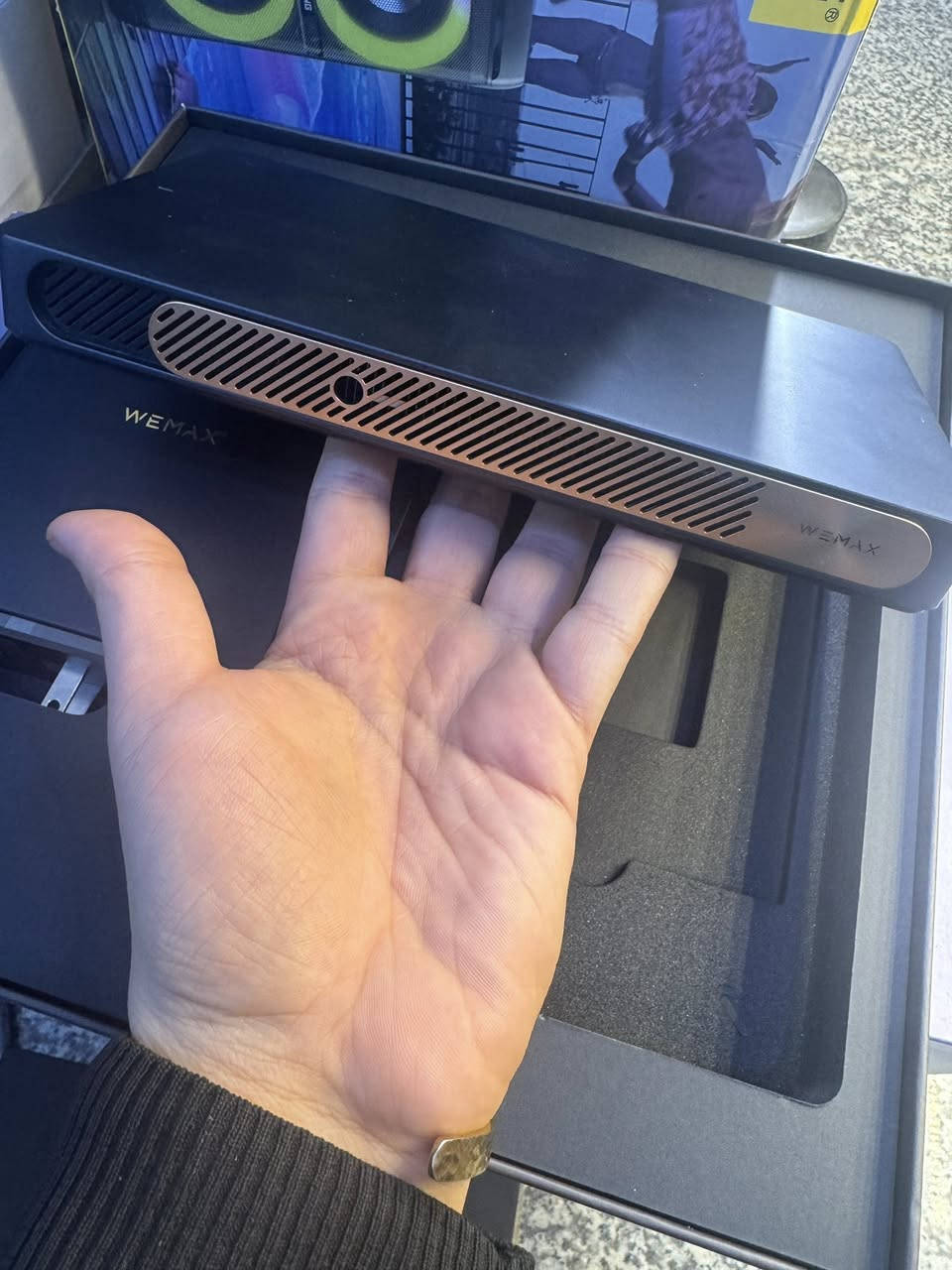 السلام عليكم شباب داتا شو ويماكس ليزري شحن 
السعر 650 الف جديد 
***********
