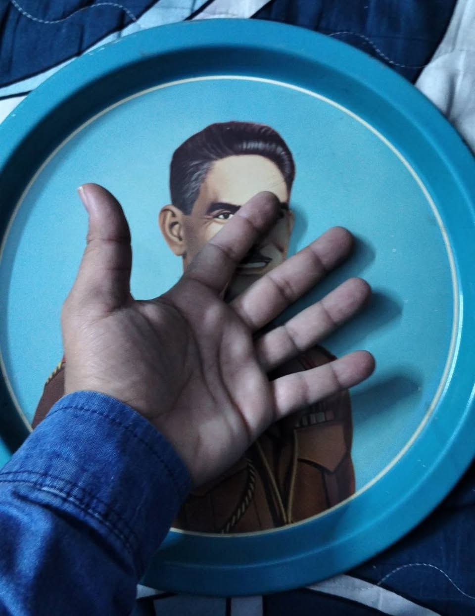 صنية عبد الكريم قاسم لون الازرق المهم منت 
مزاد يبدأ بدولار أقل زياده ٥$ 

نهاية المزاد الساعه 11 غدا


**إذا كنت صاحب هذا الإعلان وتريد حذفه لأي سبب، رجاءا أرسل رسالة إلى الدعم الفني**