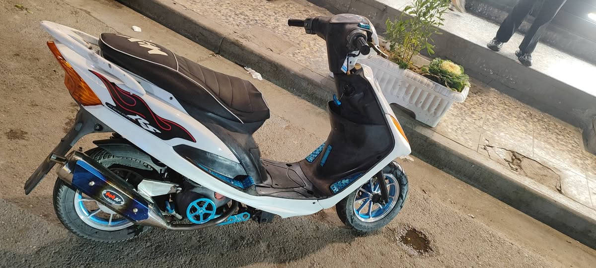 ماكس عدله للبيع
تفاصيله 
الدراجه مكينه 55 
دراجه بيه هواي تزويد 
1/صالنصه ستيل
2/ستان صفح
3/قبق عنبار 
4/ يدات 
5/دوسات ستيل 
6/ ويلكب مشيف 
7/ شيال 
8/اشاير وسطاب برتقالي 
9/لايت زنون
10/ صوندت عنبار 
11/تعلاكه 
12/ قطره
ودراجه شلعه ومعدل تخبل 
خفراته جديده ولا شخط 
نقصه ستان وسط + عنبار امامي 
مكاني البياع حي الإعلام 
سعر 900 الف وبيه مجال بسيط لشراي 
***********
 متواجد من 3 الضهر ل 3 بليل 
اسف عل اطاله
