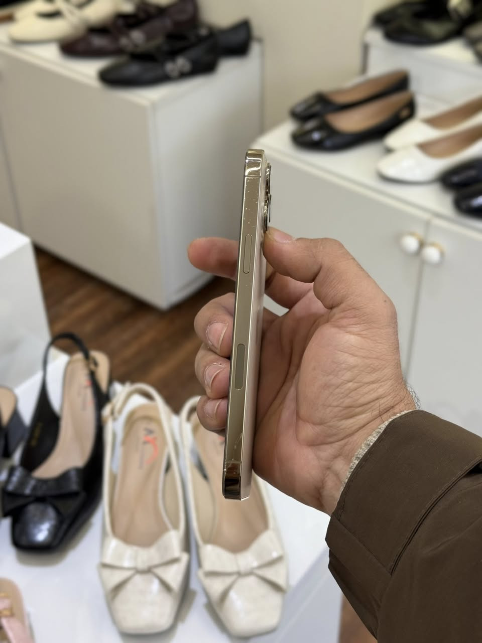 iPhone 13 Pro Max
الجهاز مامتعوب وكلش نظيف مامفتوح ولامبدل بي شي بلادي 

ذاكرته 256 

سعره 680 وبي مجال 

مكاني بابل 

استفسار اكثر خاص او 

***********
