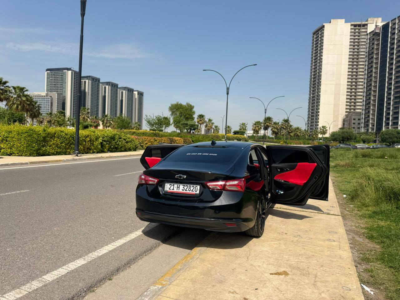 سلام عليكم عندي ماليبو موديل ٢١ماشية ٨٨ جاية من امريكا كلين بس هنا انضربت بيها قطعتين صبغ فول مواصفات السيارة ماشاءالله نضيفه بمعنى الكلمة وصارف علية صرف مو طبيعي سويتها كلها رياضية تبريد وحدادية كفالة السعر ١٢٥وبيها مجال ***********
