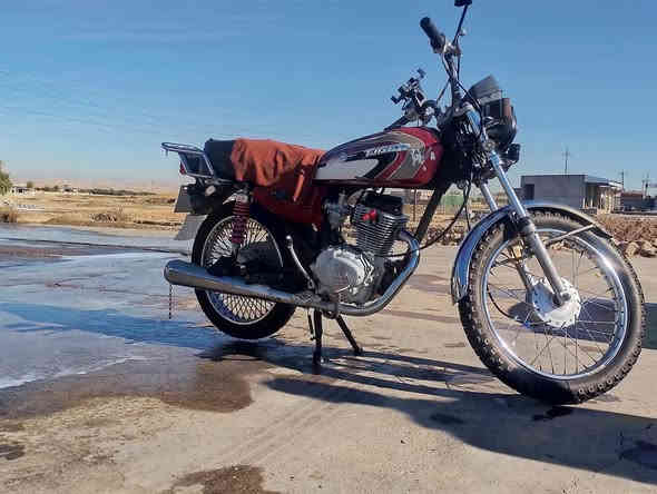 السلام عليكم
ماطور للبيع 
بارت 2019
بي منفيس
معمر  جديد 
وايرمنيه شغاله 
ماطور نضيف
شغل واطلع وين مايعجبك 
السعر 260 وبي مجال 
العنوان ..حميدات  
قريه الزنازل
***********
