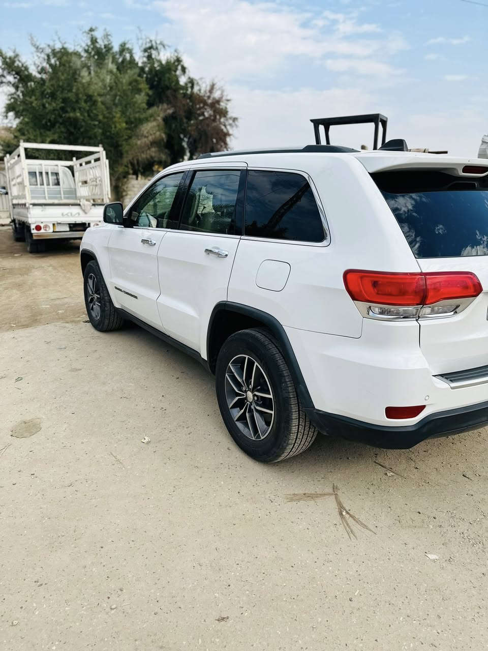 جيب كراند شيروكي 17 معلايه21

رقم ذي قار باسمي

وارد امريكي

حادثها جاملغ امامي فقط 

فول مواصفات1/1 فئه لمتد

بصمه،دخول ذكي،تشغيل عن بعد،

شاشه كبيره تدعم كاربلاي

كشنات جلد ،كهرباء،خزن ،تدفئه امامي وخلفي

فتحه سقف

صندوق كهرباء 

حساس خلفي ،كاميرا خلفيه،توقف ذاتي

شفتات ستيرن ،كروس سرعه

منضومه زنون

اشاير بل مري ، مري قلاب، تعتيم ، نقطه عمياء 

تبريد قطعتين

وباقي المواصفات المعروفه 

السعر 220

للاتصال ***********
