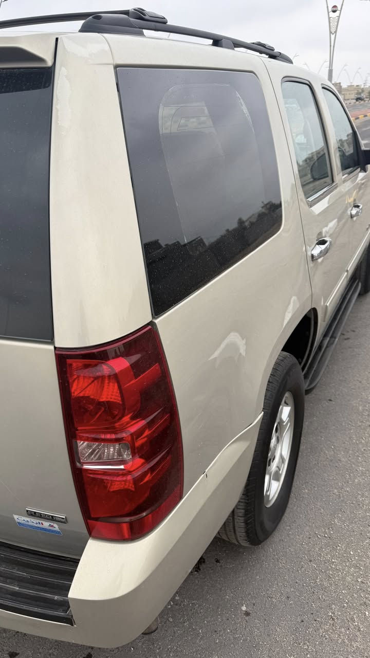 تاهو اصولي تحويل ثاني يوم سنويه جديده  بأسمي الموديل 2010 لون شمباني داخل اسود السياره كفاله عامه عامه ماعدا الارباع وجاهزه من كل النواحي تبريد+ تدفئه طخم تاير كواتم ابلاد   السعر 195$ بيها مجال بسيط هاتف ***********  البصره
