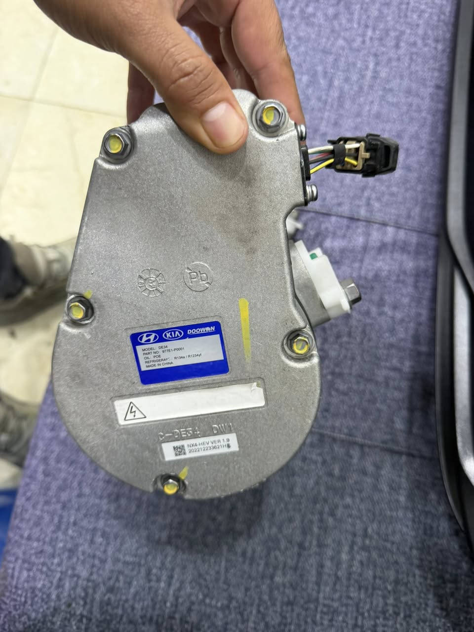 السلام عليكم ورحمة الله وبركاته
كومبريسر سبورتج-توسان-سورنتو 2023-2026 هايبرد 
امريكي تفصيخ شرط التشغيل 
***********
