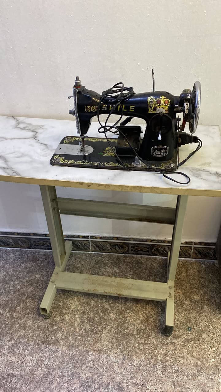 مكينه فراشه القديمه الاصليه للبيع هي وميزها ٦٠ الف للاستفسار اتصال ***********
