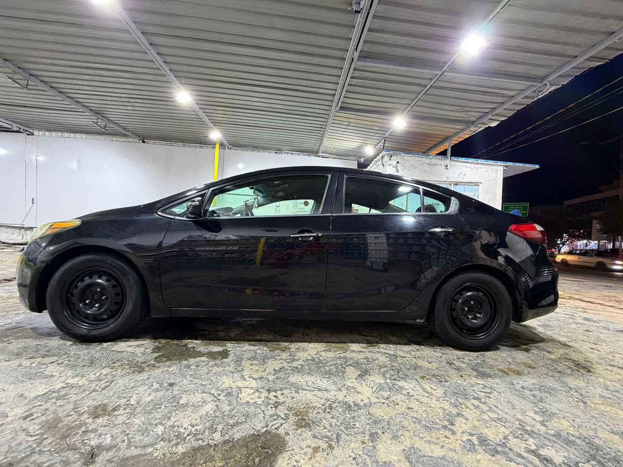 حادث قبق جنطه بدون اي
سلام عليكم للبيع كيا فورتي 2016 وارد امريكي حادثها قبق جنطه مبدل نفس لون فقط شاشه كامره تحكم ستيرن مري شفط 
السعر 108$وقابل للتفاوض شراي اتصل وميكون خاطرك اله طيب للعلم السياره بدون ايرباك وبدون قطره صبغ حته دعامياتها وجاهزه
لأستفسار :***********
*********** كربلاء, العراق
