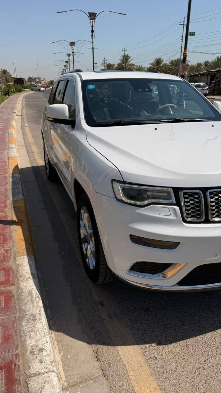 السلام عليكم للبيع جيب خليجي  سومات فول مواصفات أعلى فئه مكفوله كفاله عامه رقم بغداد نكليزي بسمي ماشيه 76 ألف السعر 340 وبيهه مجال حك الجيه مكان السياره كربلاء ***********
