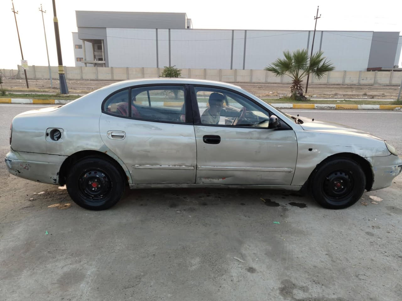 السلام عليكم. دايو لكنزا موديل 94 اوتو نظيفة كلش من الداخل  والتفاصيل اكثر والشراي يدخل خاص او الاتصال على رقم ***********
