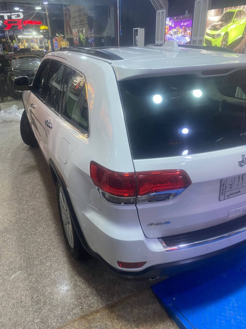 سلام عليكم عندي جيب للبيع خليجيه مديل٢٠١٧ مكفوله كفاله ماشيه ١٤٤ سياره جديده فول لمتد للخير بيهه قطعتين بارد عله كد إصبع فقط مامفتوح بيهه برغي رايدهه ٢٥٠ ورقه وبيهه مجال مكاني بغداد شعب رقمي ***********
