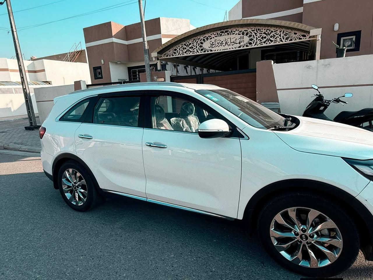 سورنتو موديل 2020ماشيه74الف فول مواصفات عده البانوراما رقم واسط بسمي رقم وهزه جديد مكان ديوانية مكفولة كفالة عامه بسمي السعر 267وبيها مجال قليل رقم صاحب السيارة ***********
