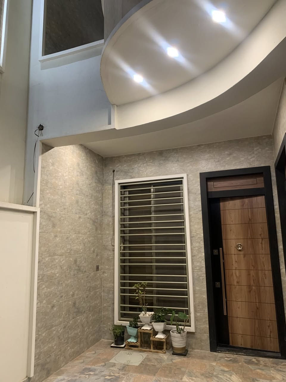 ⭕️⭕️⭕️السلام عليكم
بيت للبيع  
منطقة حي الجهاد شارع الشارقة
مساحة ١٥٠ متر 
مكون من ثلاث طوابق والطابق الرابع مخزن 
كل طابق يحتوي على غرفة نوم سويت +صالة +استقبال +مطبخ +حمام 
وحديقة خارجية تشجير تابع للدار 
للتواصل 🛑

🛑0781 324 4677
 السعر 550 مليون 🛑
التواصل واتساب 🛑
