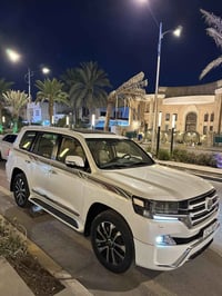 لاندكروز 2017 ساز SAS وايت ادشن للبيع المواصفات : محرك V8 4600 المرغوب...