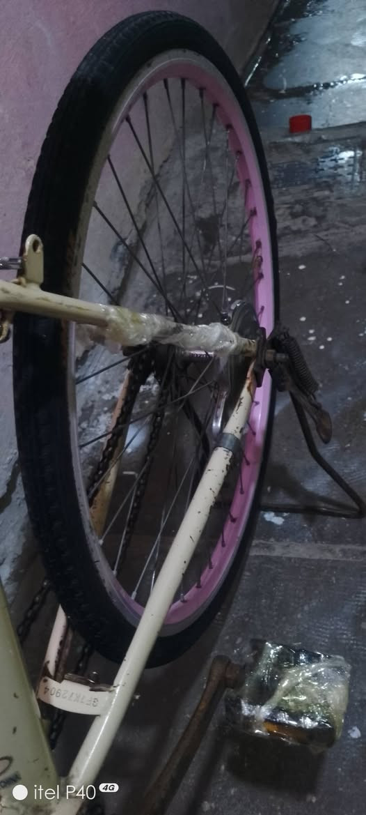 سلام عليكم 
بايسكل بناتي للبيع حجم ٢٤ نضافه 95 من 100. . السعر 35  وبي مجال للشراي الشراي يتصل *********** العنوان بغداد ميدنه الصدر
