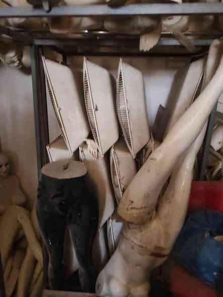 الي حاب يسفسر خاص موجود او يتصل 

***********
