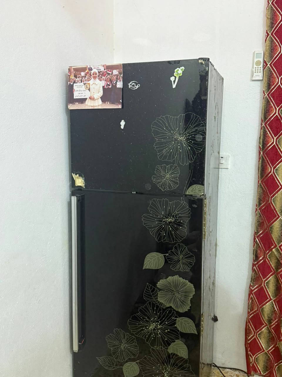 السلام عليكم غراض منزليه البيع كلهن جدد وكلهن شغالات غساله وثلاجه وسبلت عمودي و فرشه و بردات كلهن جدد اني مكلف ب نشر وهذا رقم صاحبهن
***********
***********
