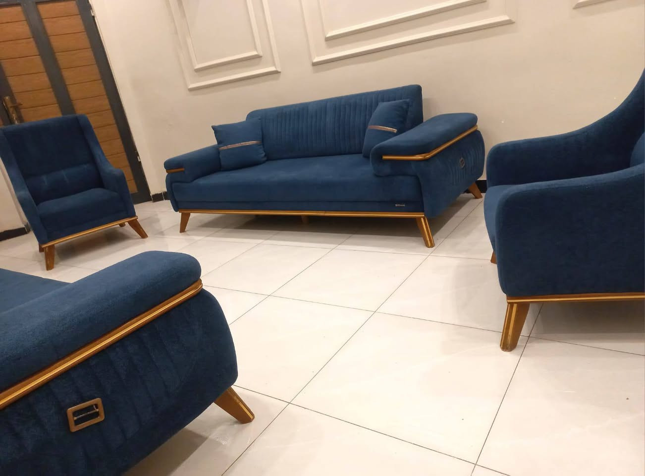 تخم تركي 8 مقاعد مودرن نضام سرير يدات سلايت سفج بولستر طبي دير فريم ارجل زان نضيف جدا  مبي اي ضرر اخو جديد سعر... 600 وبي مجال بسيط


**إذا كنت صاحب هذا الإعلان وتريد حذفه لأي سبب، رجاءا أرسل رسالة إلى الدعم الفني**